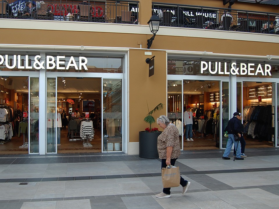 PULL & BEAR