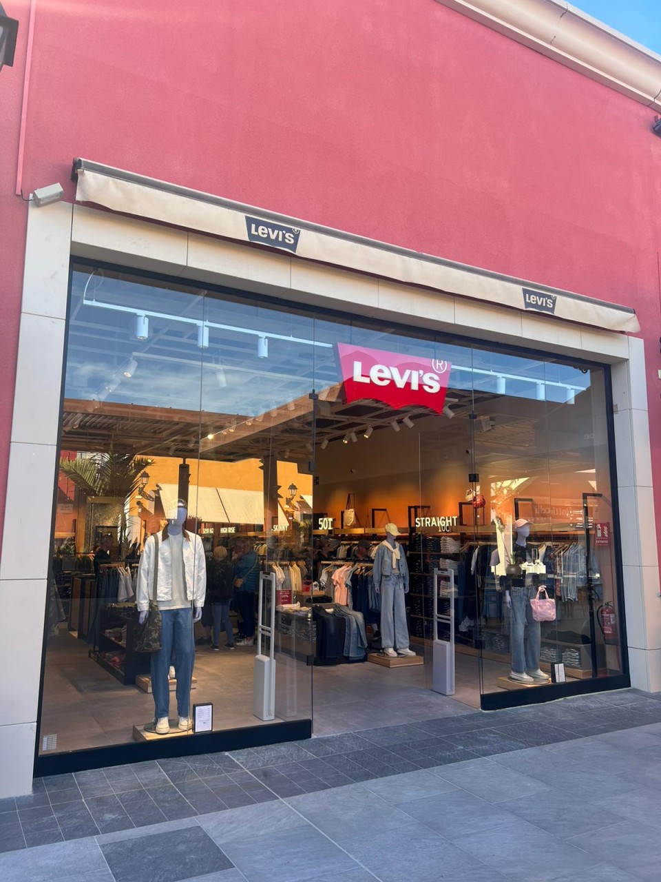 LEVI'S