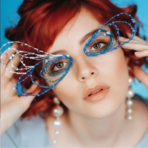 Musica, pasarela de moda y stands